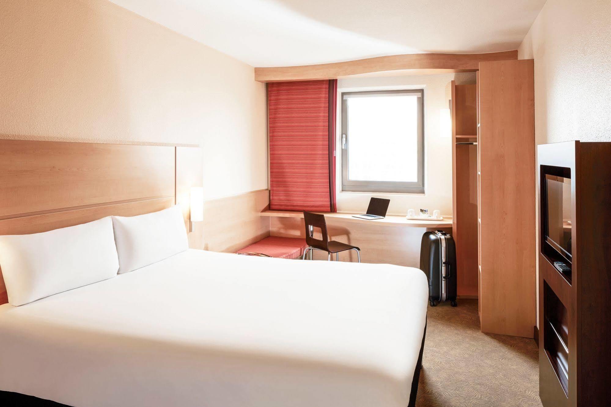 Hotel Ibis London Elstree 3*