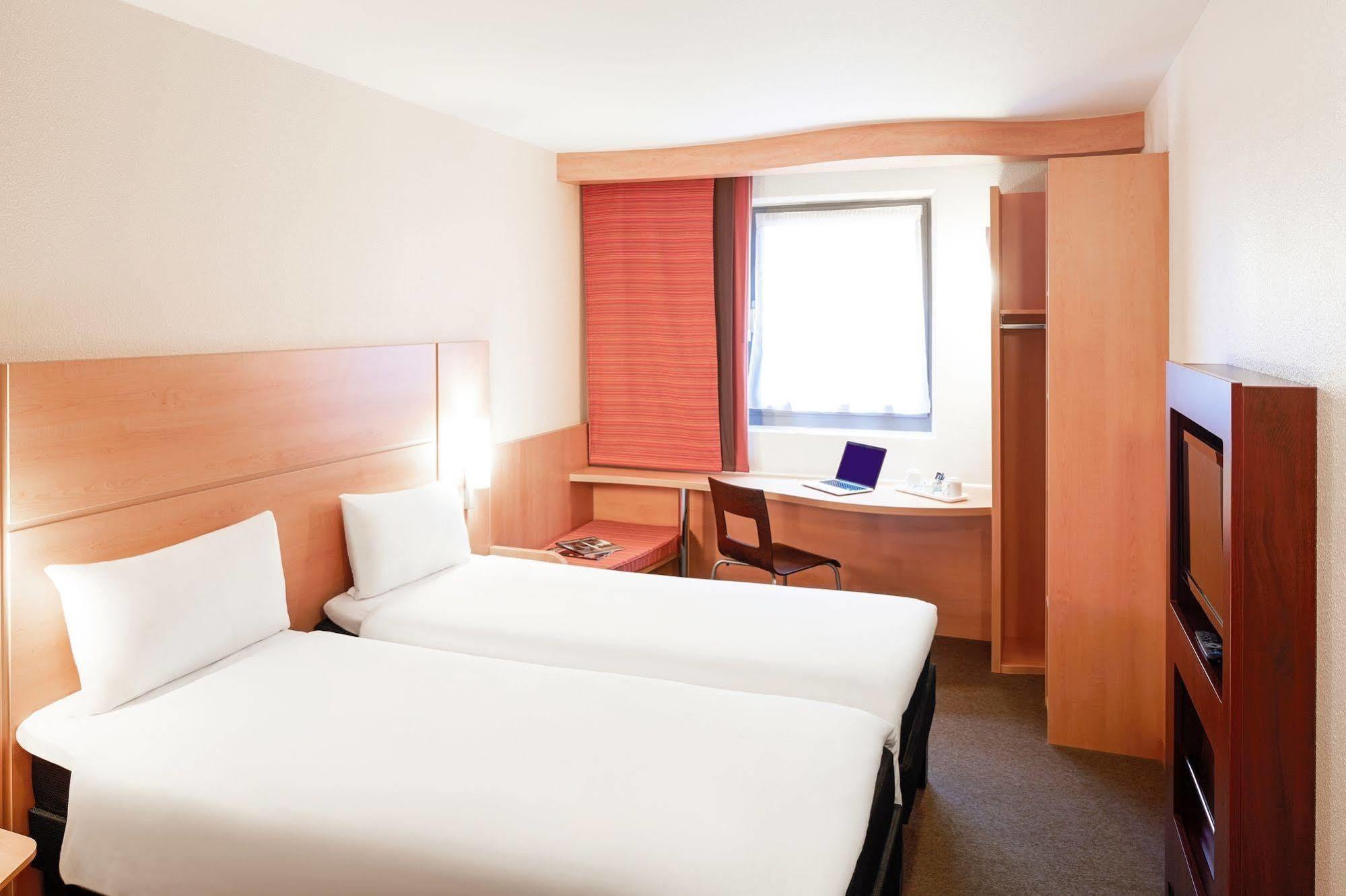 Ibis London Elstree Hotel 3*